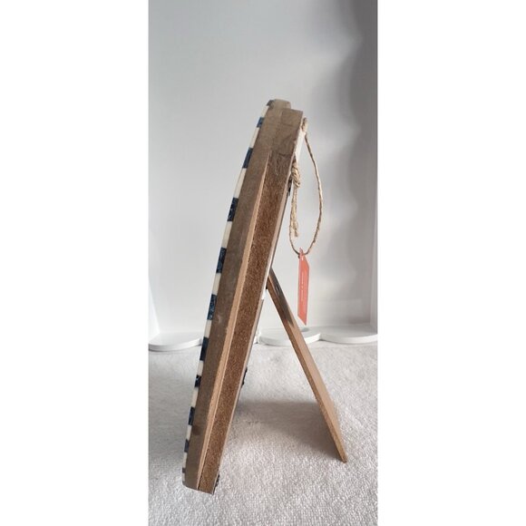 NWT Handcrafted Bone & Resin Blue White Photo Frame Stripe 5 x 7 Vertical Oval - Picture 3 of 10